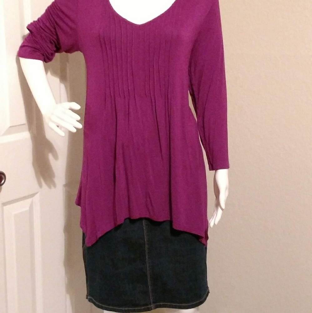 Plus, 3/4 length sleeved shark bite hem tunic